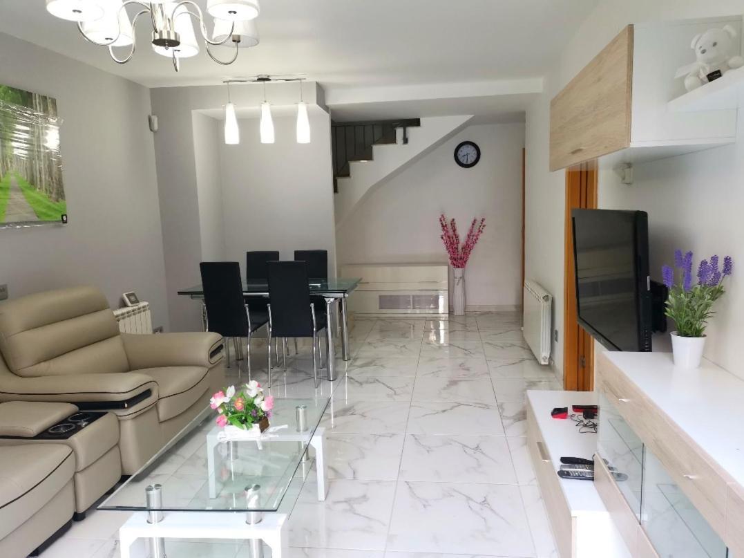 Duplex / Beach 3Min/ Bcn Center 10Min/Tren 2Min Apartment Sant Adria de Besos Exterior photo