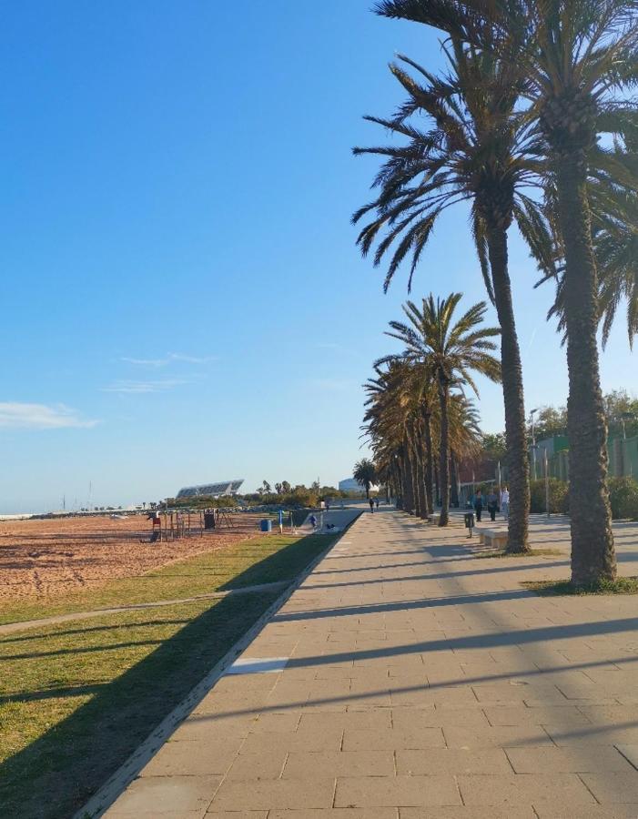 Duplex / Beach 3Min/ Bcn Center 10Min/Tren 2Min Apartment Sant Adria de Besos Exterior photo